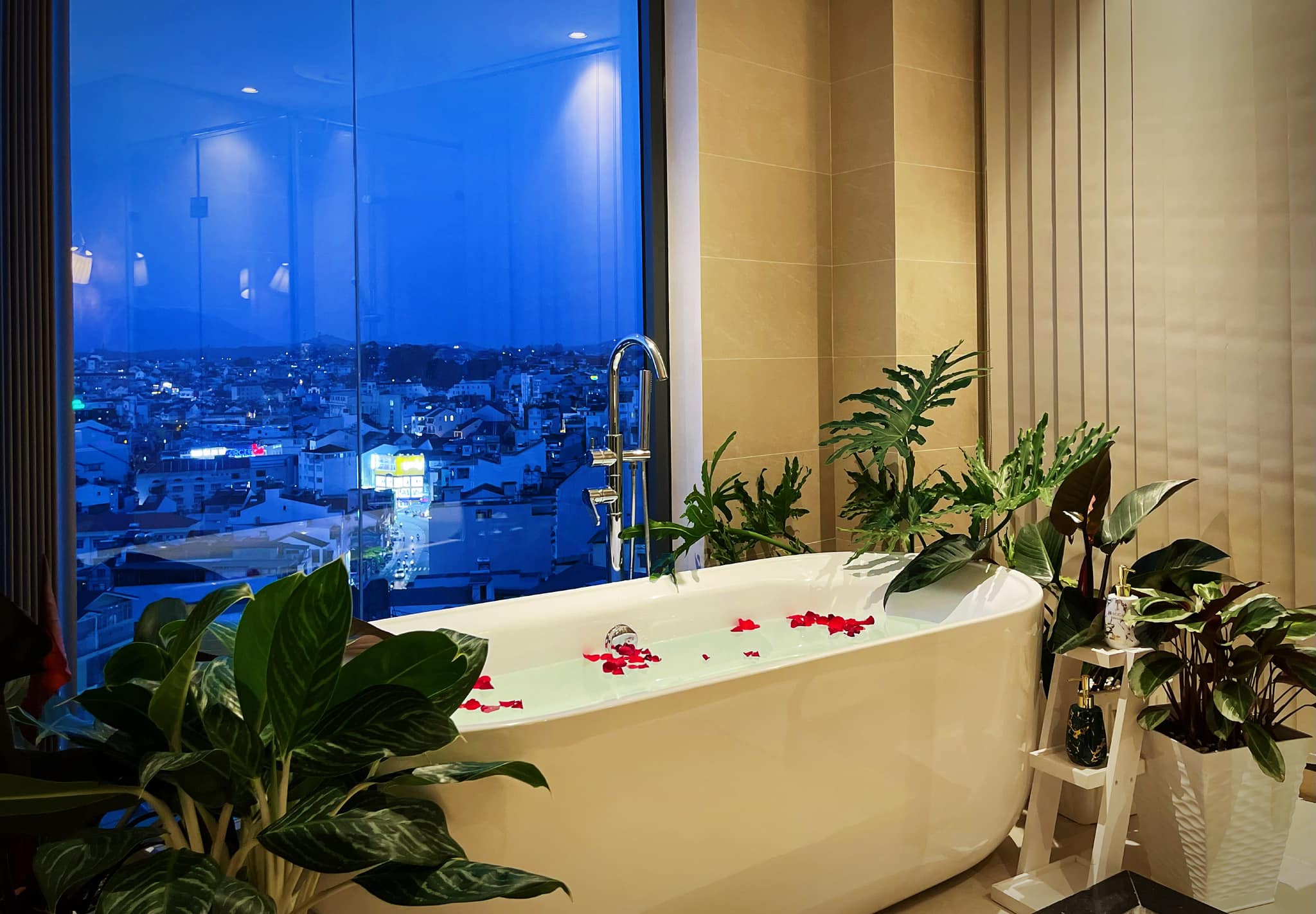 SETUP KỶ NIỆM NGÀY CƯỚI / SINH NHẬT / HONNEY MOON ...